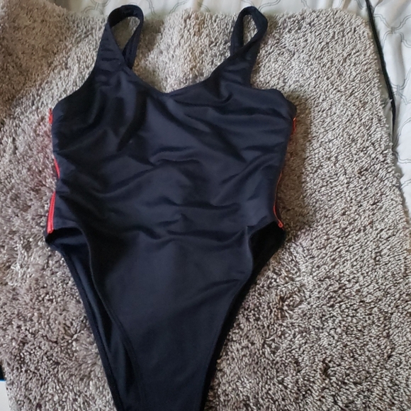 Bathing suit - Picture 1 of 3